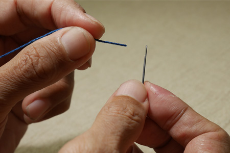 針に糸を通す？