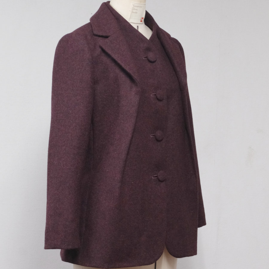 型紙を修正しているところですが、見た目ほど感覚的には行っていません。